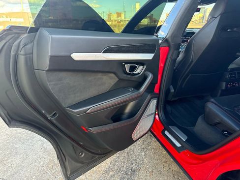 Used 2019 Lamborghini Urus image 33