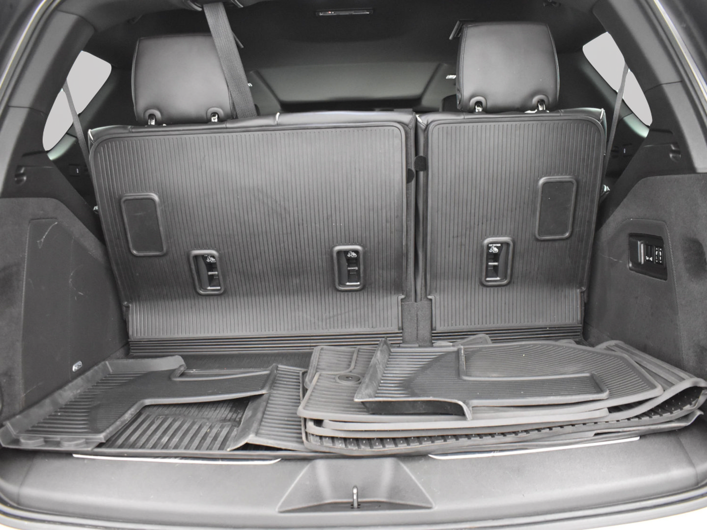 Used 2022 Cadillac Escalade Premium Luxury AWD/4WD image 27