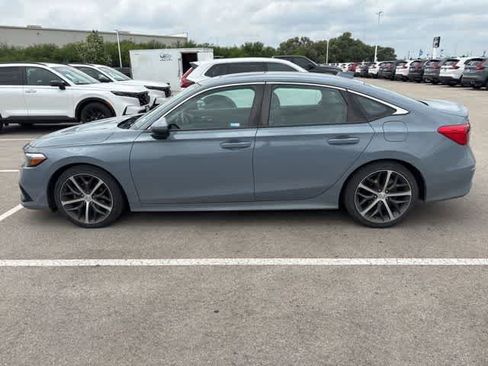 Used 2022 Honda Civic Touring image 2