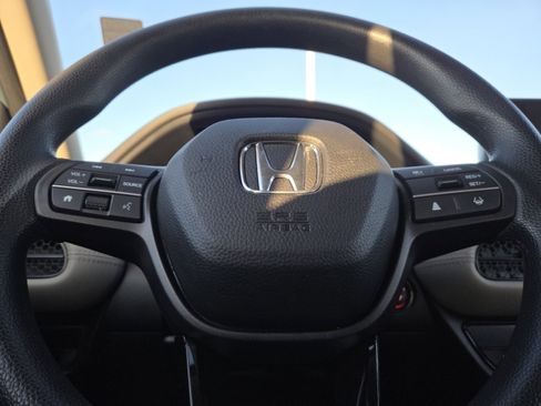 Used 2023 Honda HR-V LX image 24