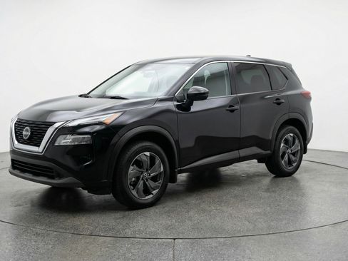 Used 2025 Nissan Rogue SV image 3