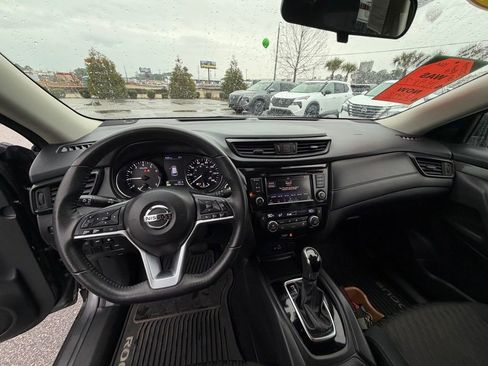 Used 2019 Nissan Rogue SV image 19