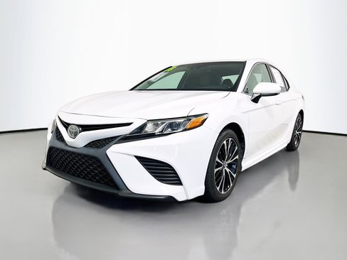 Used 2018 Toyota Camry SE image 10
