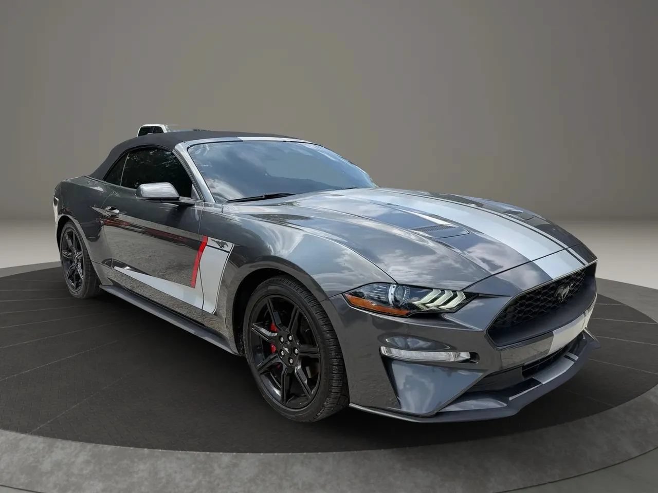Used 2018 Ford Mustang Premium w/ Black Accent Package RWD image 7