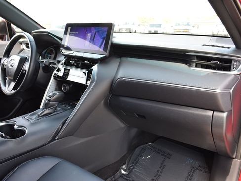 Used 2024 Toyota Venza XLE AWD/4WD image 34