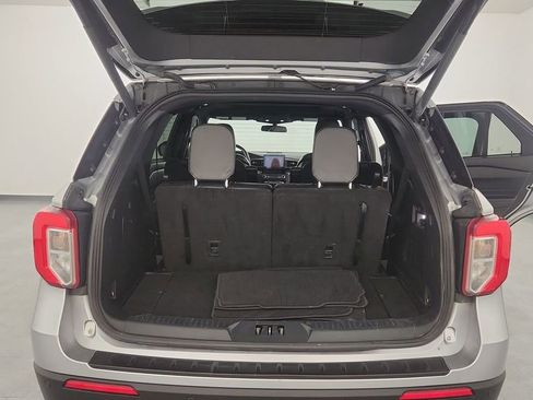 Used 2020 Ford Explorer XLT w/ Equipment Group 202A image 29