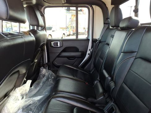 Used 2020 Jeep Gladiator Overland image 12