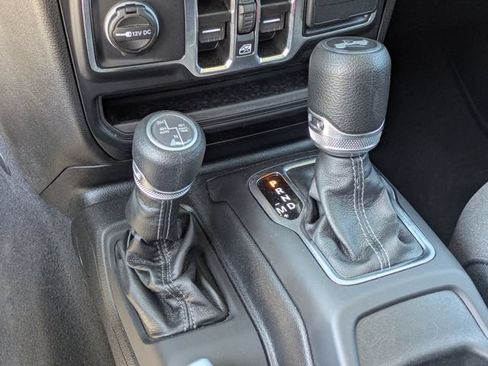 Used 2025 Jeep Wrangler Unlimited Sahara AWD/4WD image 25
