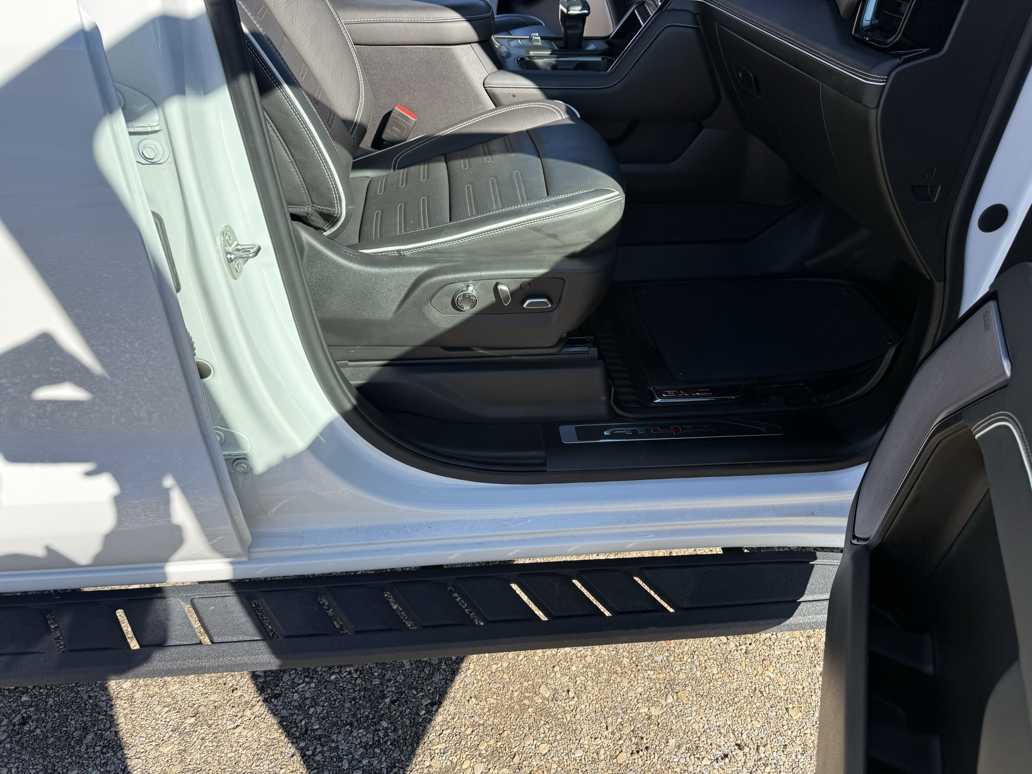 Used 2024 GMC Sierra 1500 AT4X AWD/4WD image 40