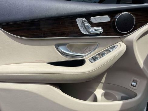 Used 2022 Mercedes-Benz GLC 300 w/ Premium Package Lite image 24