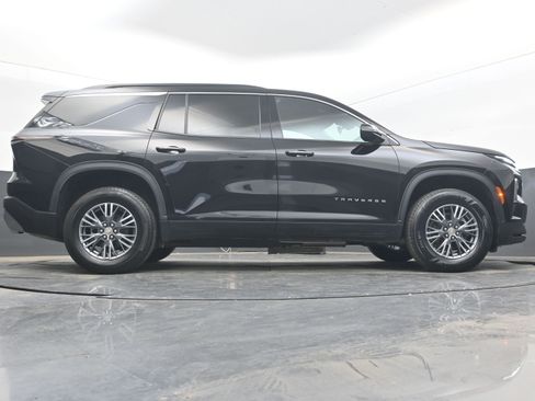 Used 2025 Chevrolet Traverse LT FWD image 30