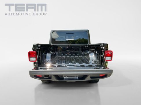 New 2025 Jeep Gladiator Sport image 30