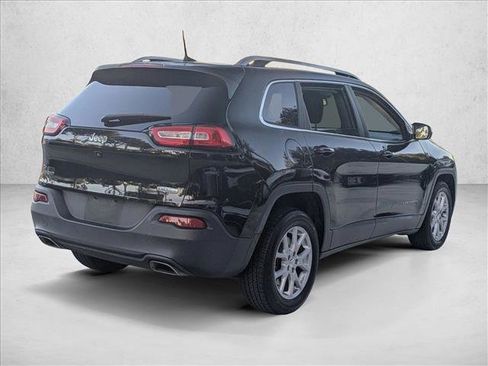 Used 2016 Jeep Cherokee Latitude image 4