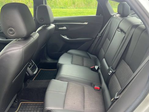 Used 2016 Chevrolet Impala LT w/ Convenience Package FWD image 13