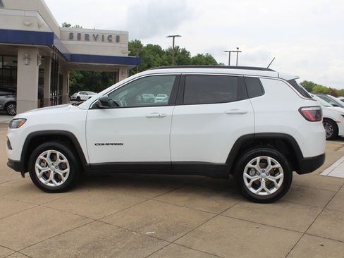 Used 2024 Jeep Compass Latitude AWD/4WD image 7