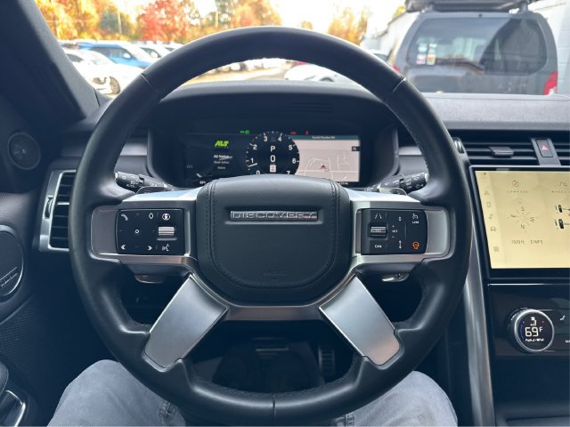Used 2024 Land Rover Discovery Dynamic SE AWD/4WD image 17