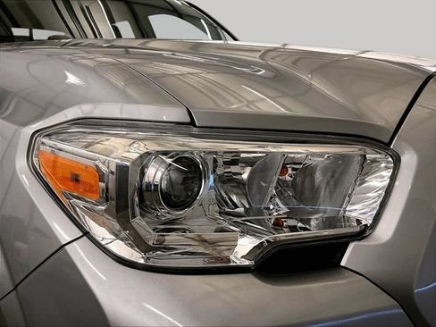 Used 2022 Toyota Tacoma SR AWD/4WD image 27