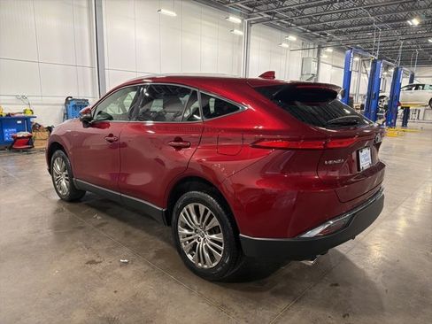 Used 2021 Toyota Venza XLE w/ Softex Package image 3