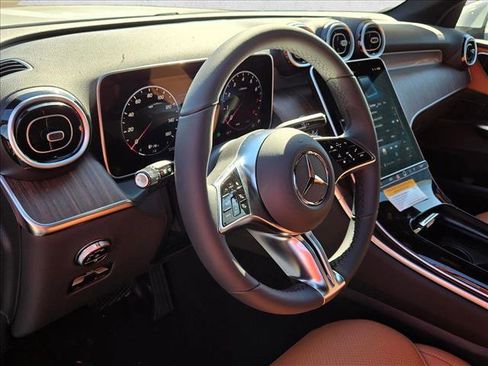 Used 2026 Mercedes-Benz GLC 300 image 3