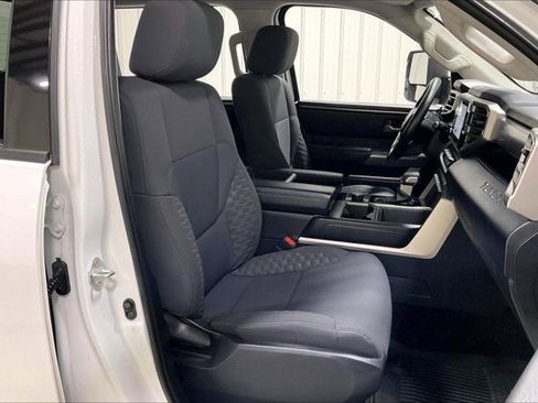 Used 2022 Toyota Tundra SR5 w/ SR5 Convenience Package AWD/4WD image 7