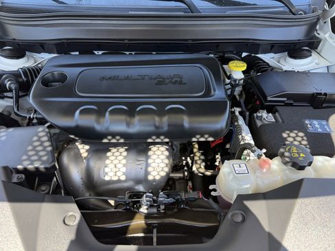 Used 2023 Jeep Cherokee Altitude Lux image 33