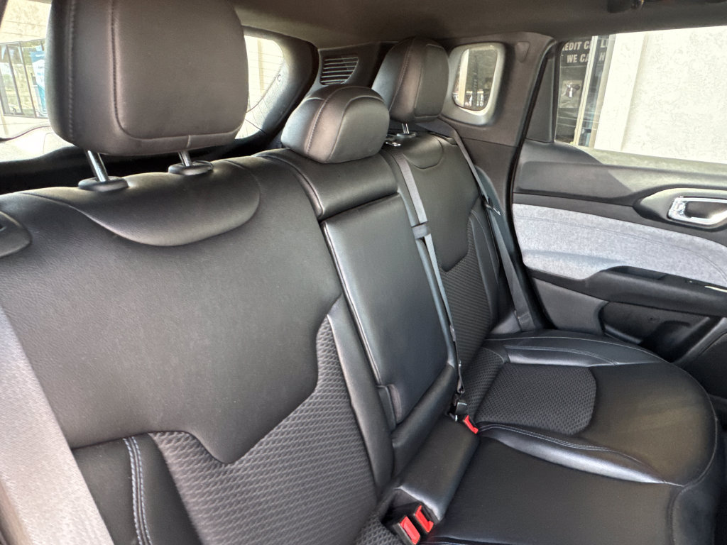 Used 2024 Jeep Compass Latitude AWD/4WD image 20