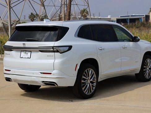 New 2026 Buick Enclave Avenir w/ Super Cruise Package image 8