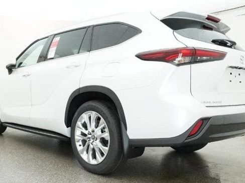 New 2026 Toyota Highlander AWD image 20