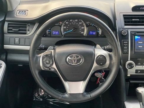 Used 2014 Toyota Camry SE FWD image 10