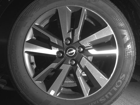 Used 2025 Nissan Versa SV image 14