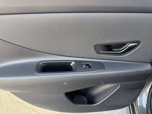 Certified 2025 Hyundai Elantra Sport FWD image 13