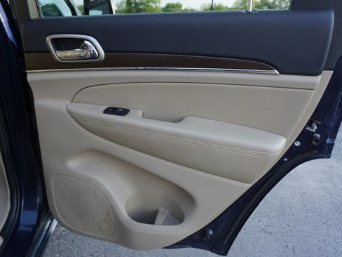 Used 2015 Jeep Grand Cherokee Limited image 23