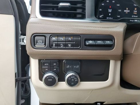Used 2023 GMC Yukon XL Denali AWD/4WD image 29