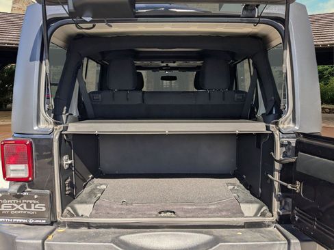 Used 2018 Jeep Wrangler Unlimited Sport S image 18