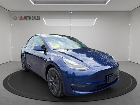 Used 2021 Tesla Model Y Long Range AWD/4WD image 7