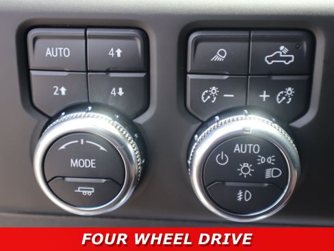 Used 2024 GMC Sierra 2500 Denali w/ Denali Reserve Package AWD/4WD image 23
