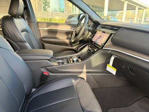 New 2026 Jeep Grand Cherokee Limited Reserve image 29