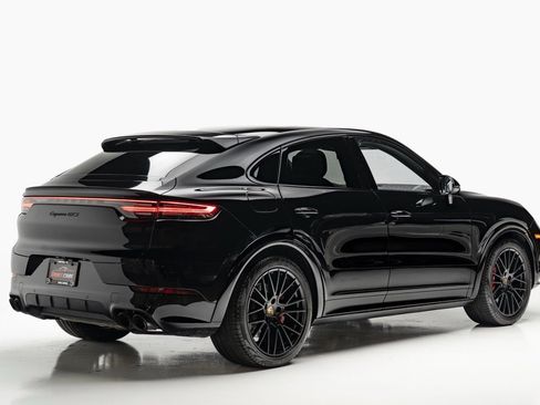 Used 2021 Porsche Cayenne GTS image 8