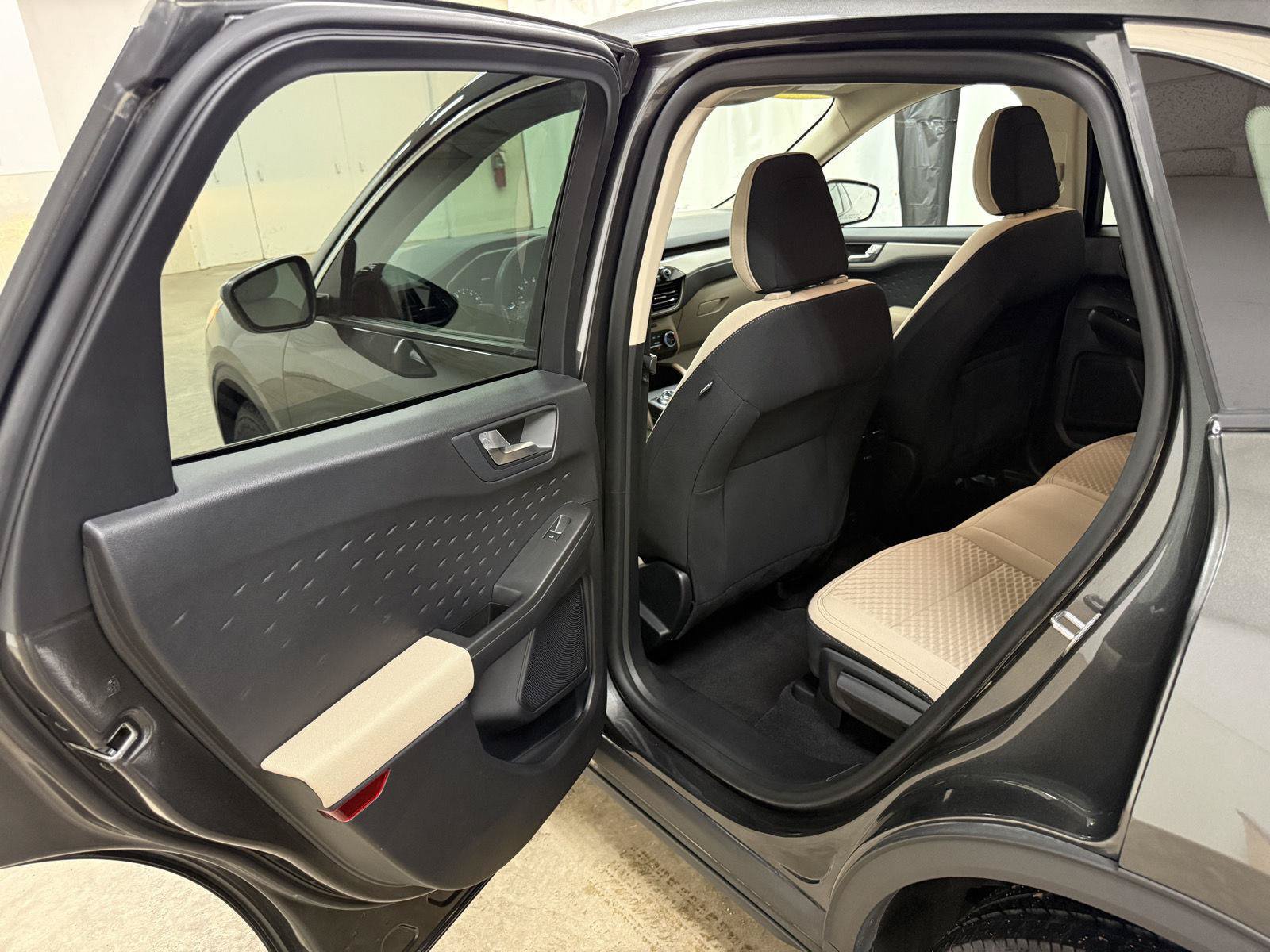 Used 2020 Ford Escape SE AWD/4WD image 24