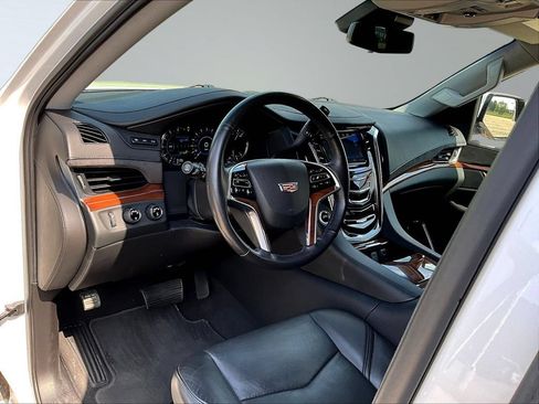 Used 2019 Cadillac Escalade Luxury w/ LPO, Radiant Package AWD/4WD image 19