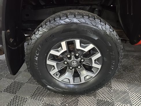 Used 2017 Toyota Tacoma TRD Off-Road w/ Tow Package AWD/4WD image 13