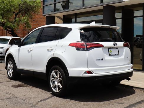 Used 2018 Toyota RAV4 LE w/ All Weather Liner Package FWD image 9
