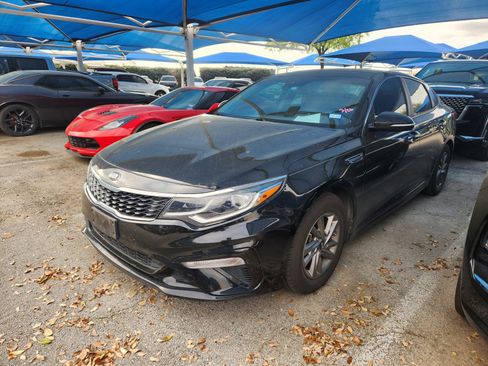 Used 2020 Kia Optima LX image 2