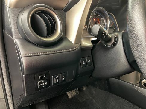 Used 2014 Toyota RAV4 Limited image 23