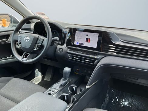 Used 2025 Toyota Camry LE FWD image 14