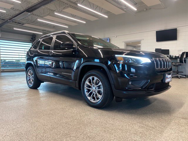 Used 2019 Jeep Cherokee Latitude Plus w/ Comfort/Convenience Group AWD/4WD image 3