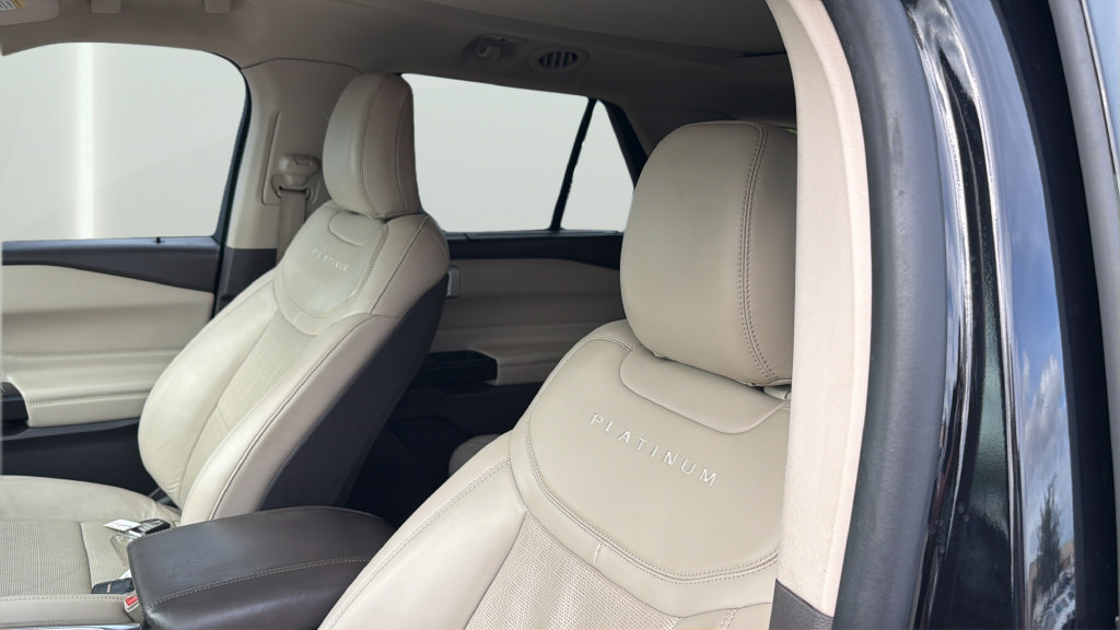 Used 2020 Ford Explorer Platinum w/ Premium Technology Package AWD/4WD image 11