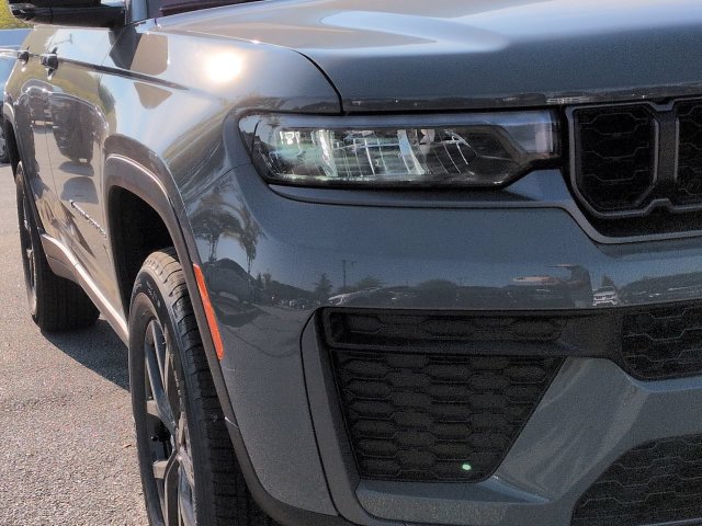 New 2027 Jeep Grand Cherokee Altitude RWD image 9