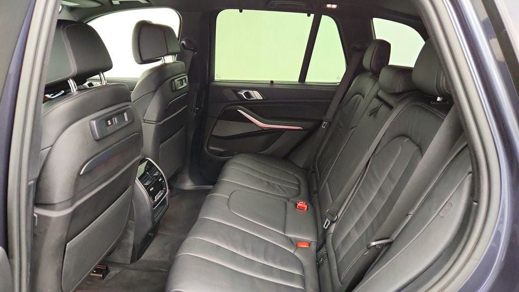 Used 2020 BMW X5 M50i AWD/4WD image 21
