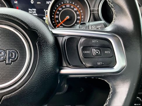 Used 2018 Jeep Wrangler Unlimited Sahara image 23